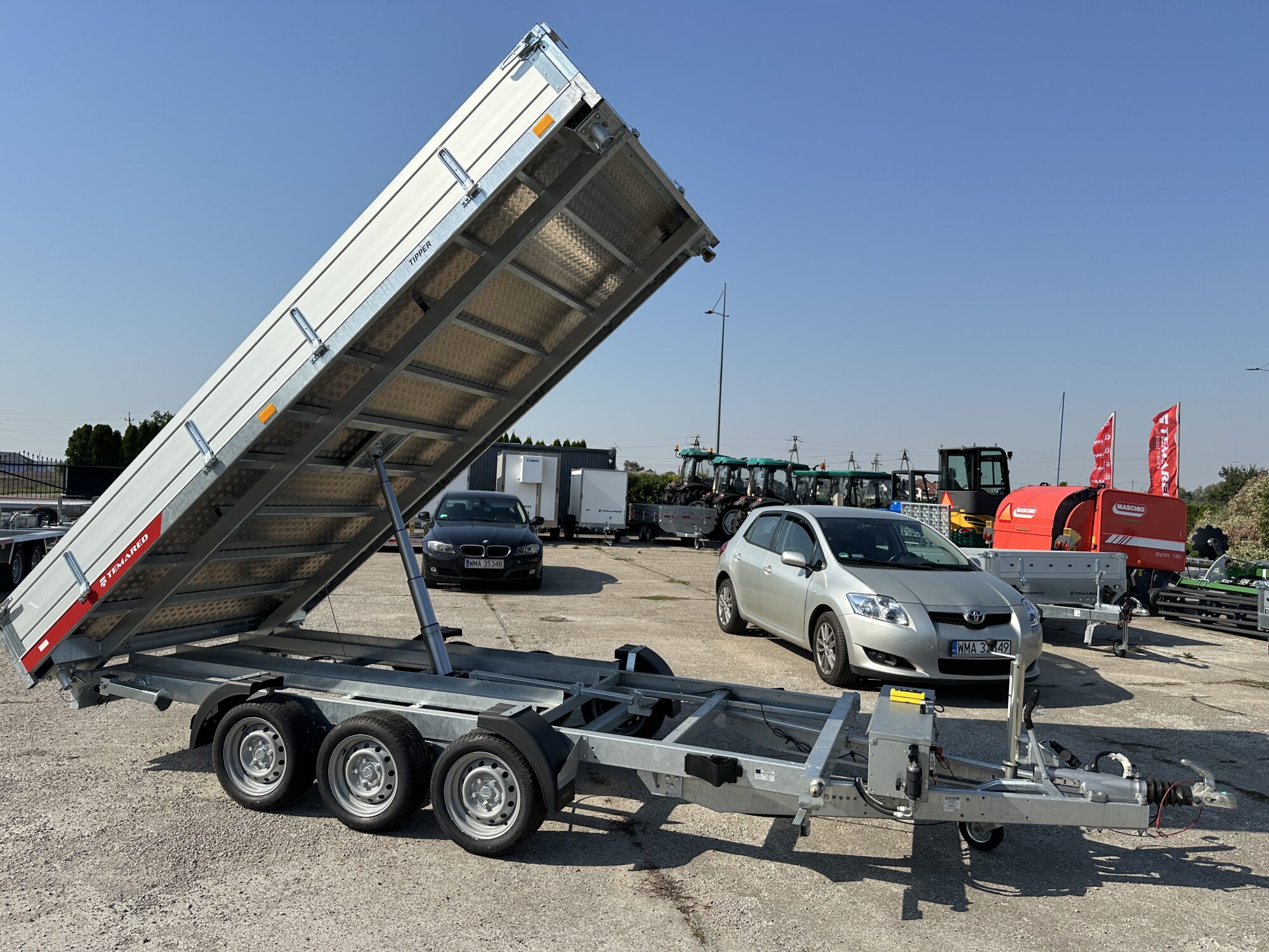 Przyczepa trzyosiowa kipprowana Temared Tipper 4020/3 z pompą elektryczną o DMC 3500 kg