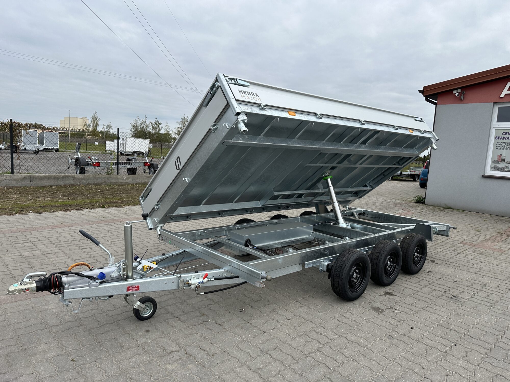 Przyczepa wywrotka na 3 strony Henra Kipper 401x202x30 z pompą elektryczną i manualną o DMC 3500 kg