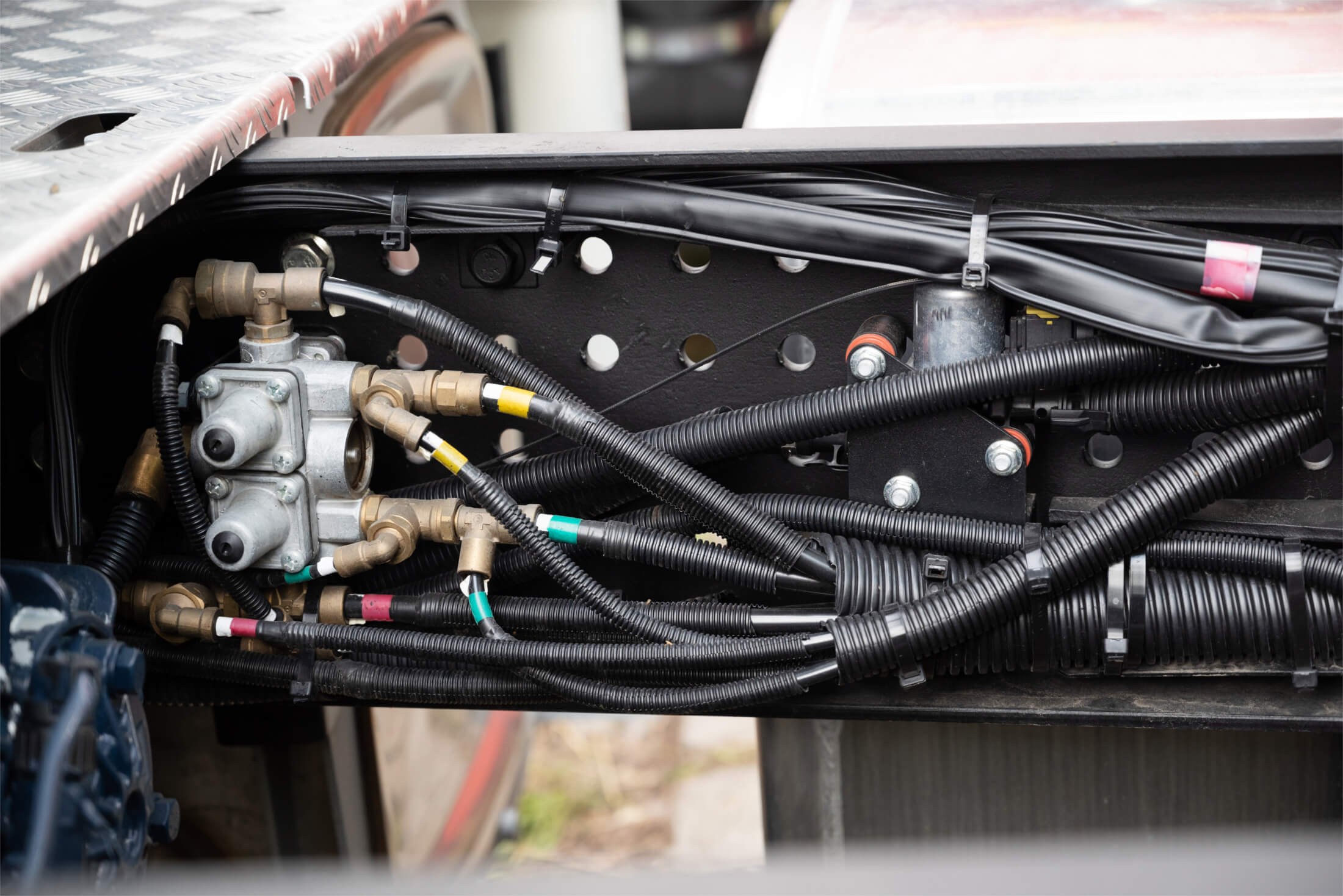 Instalacja elektryczna w przyczepie – jak działa i co zasila?