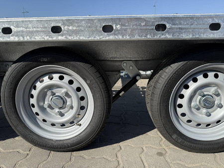 Laweta trzyosiowa TEMARED CAR 8521/3 S 3.5T z Lohrami aluminiowymi DMC 3500kg na 2 auta